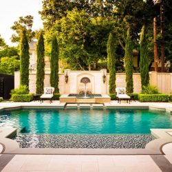 Custom swimming pool California.