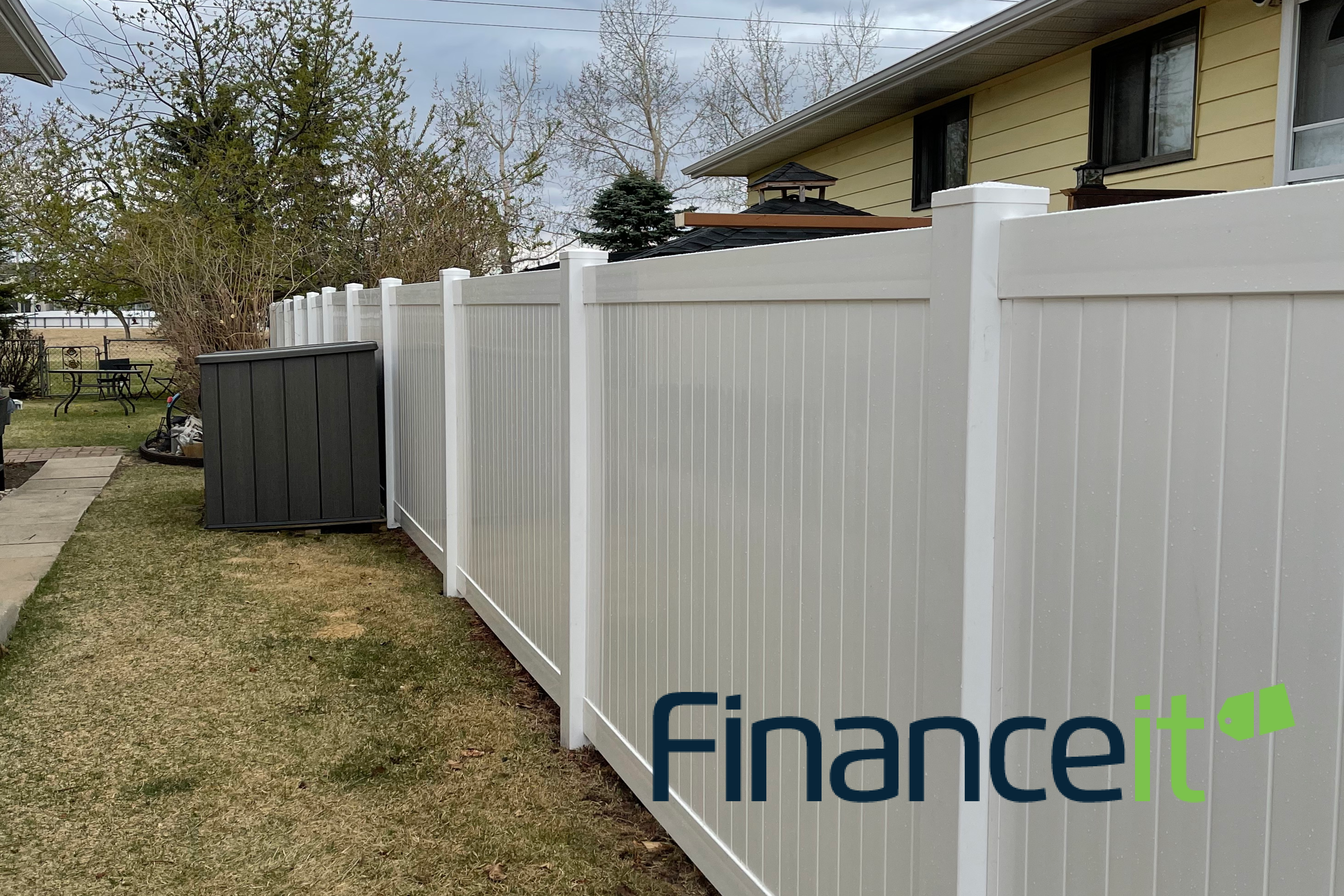 vinyl fence with financeit logo on it