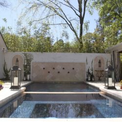 Courtyard with custom pool - Hipp Pools