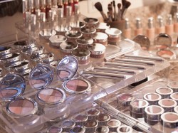 GiftShopMakeUpDetails.2